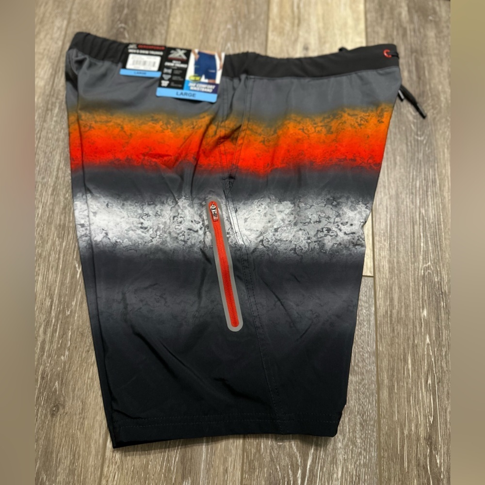🏖️ NEW men’s swim trunks with zipper pocket excellent condition.